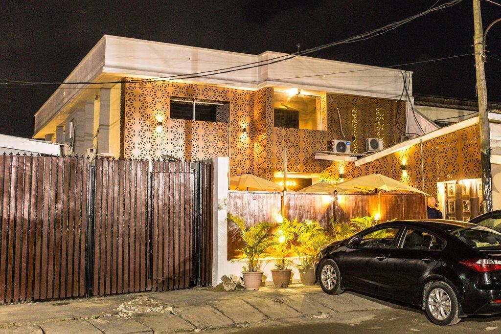 Oliver Twist Hotel Lagos Exterior photo